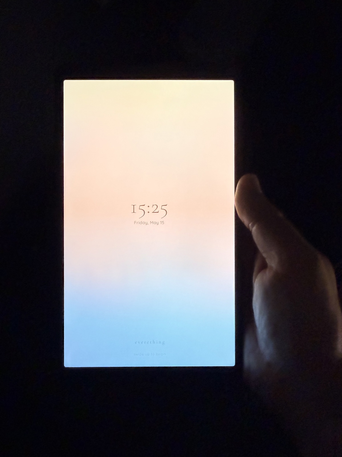 The everething tablet, lock screen at dusk